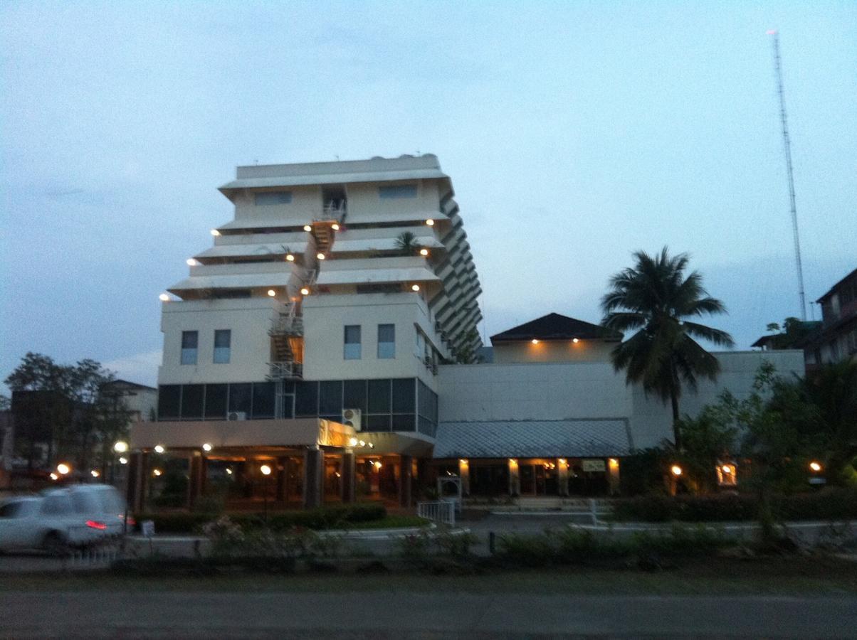 Paradorn Inn Chumphon Eksteriør bilde